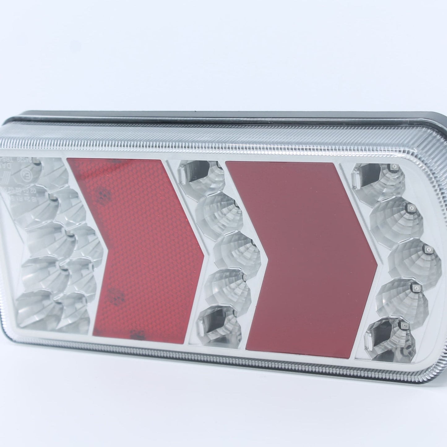 Piloto trasero derecho LED rectangular para remolque o tractor. 6 funciones, 12-24 V, IP64 y homologación E4.
