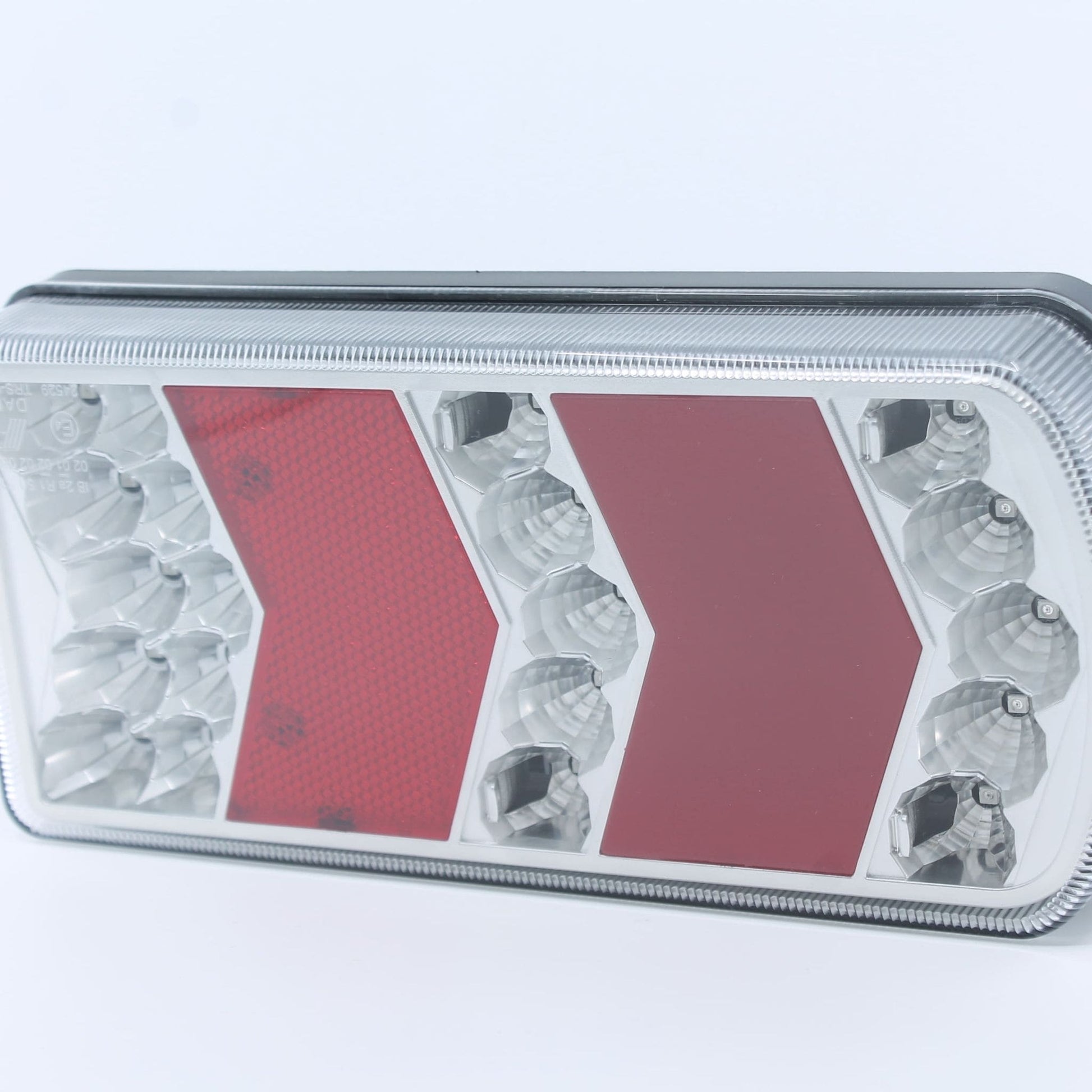 Piloto trasero derecho LED rectangular para remolque o tractor. 6 funciones, 12-24 V, IP64 y homologación E4.