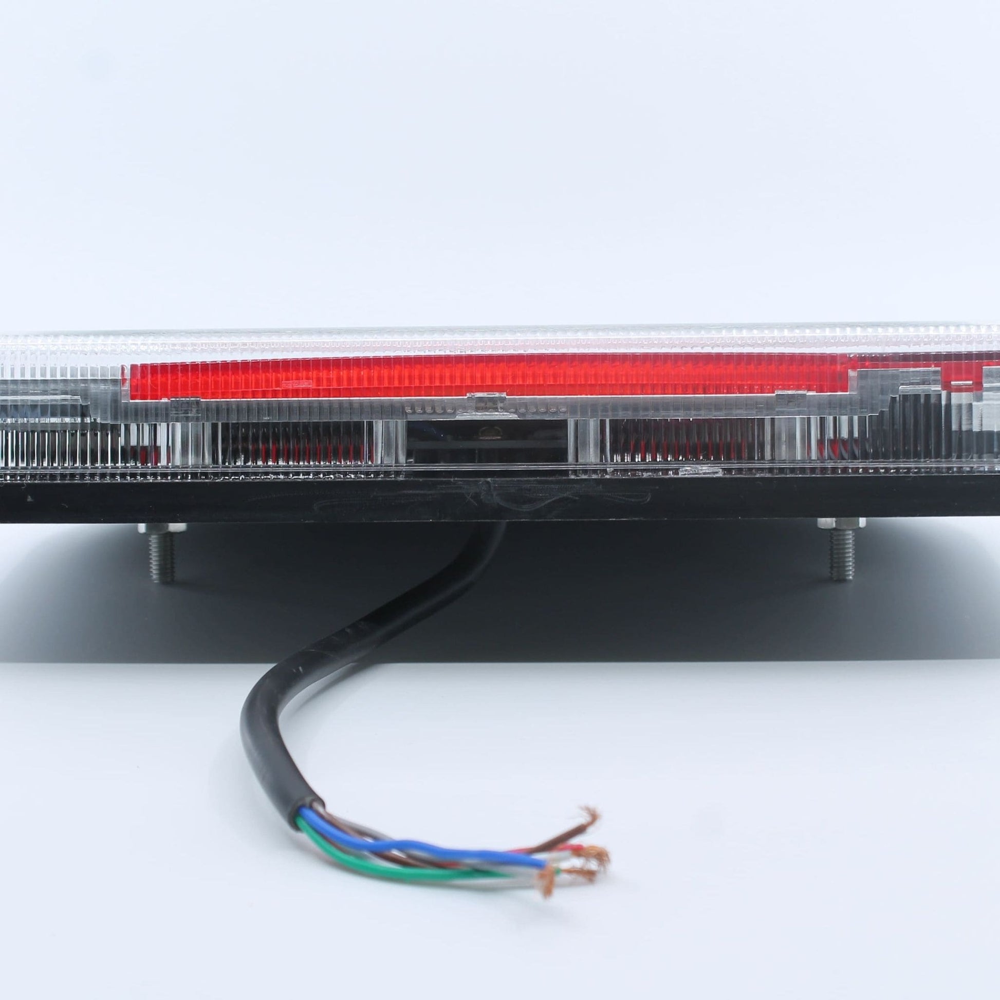 Piloto trasero derecho LED con triángulo para remolque. 6 funciones, 12-24 V, IP64 y homologación E4.