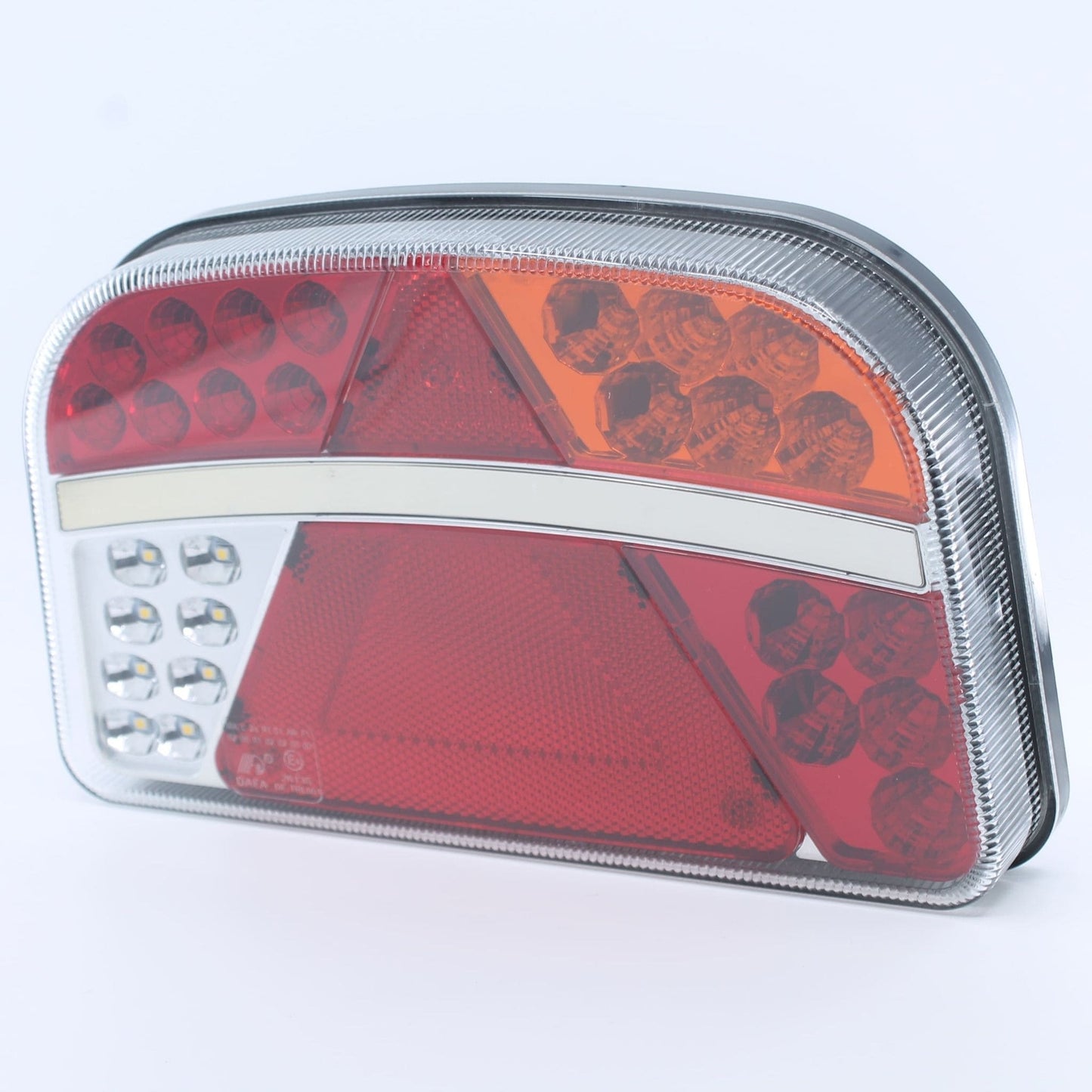 Piloto trasero derecho LED con triángulo para remolque. 6 funciones, 12-24 V, IP64 y homologación E4.