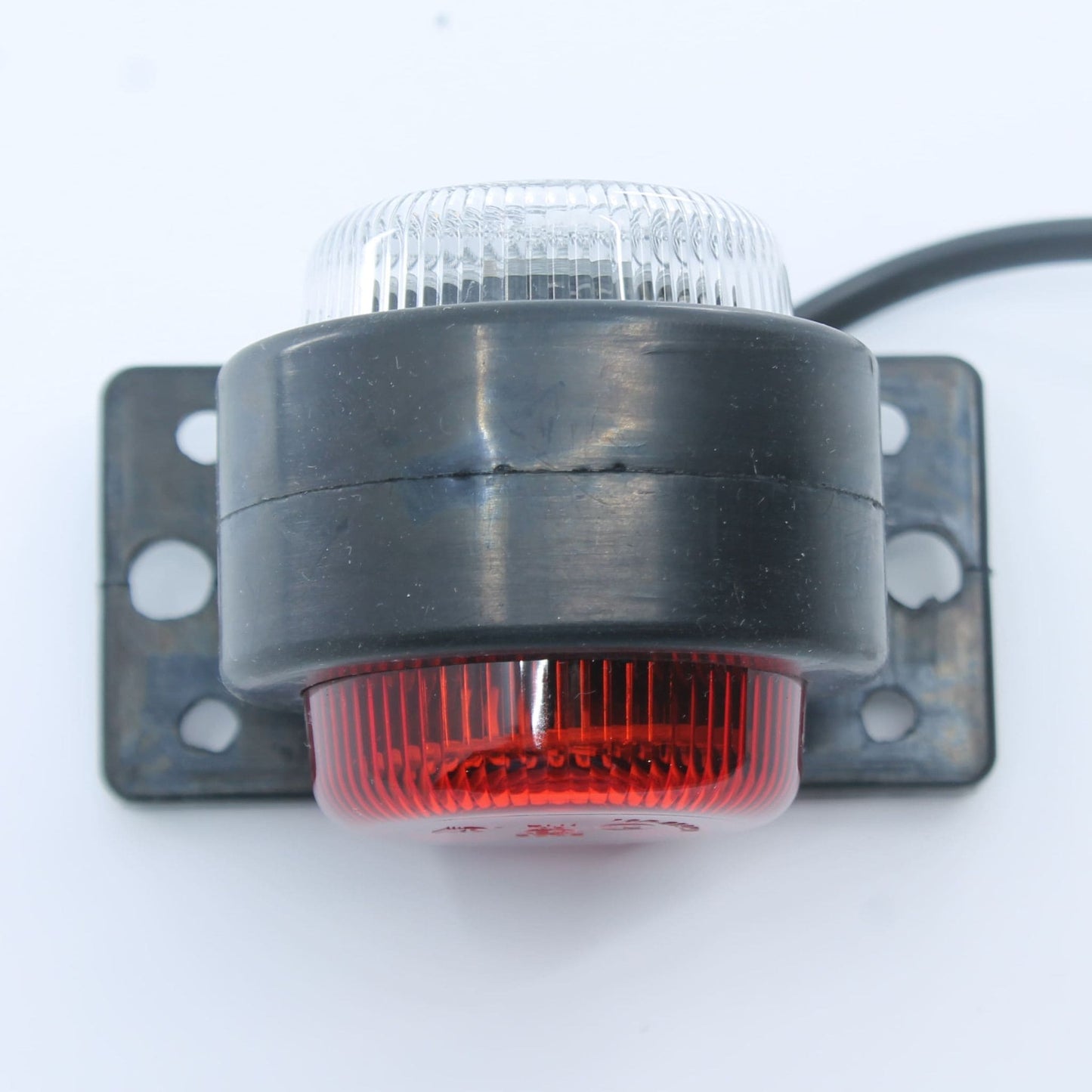 Piloto de gálibo LED de brazo corto para remolque o camión. Multivoltaje 12-24 V, protección IP67 y homologación E4.