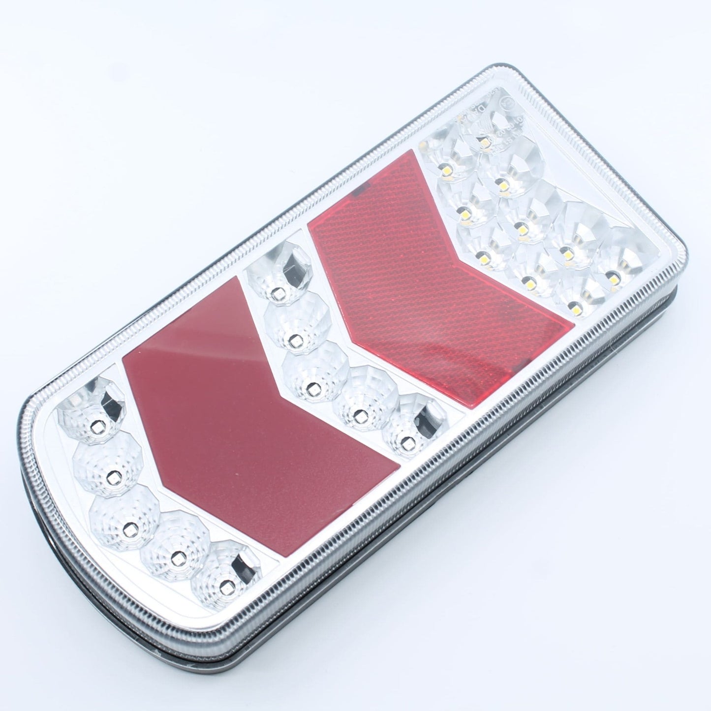 Piloto trasero izquierdo LED rectangular para remolque o tractor. 6 funciones, 12-24 V, IP64 y homologación E4.