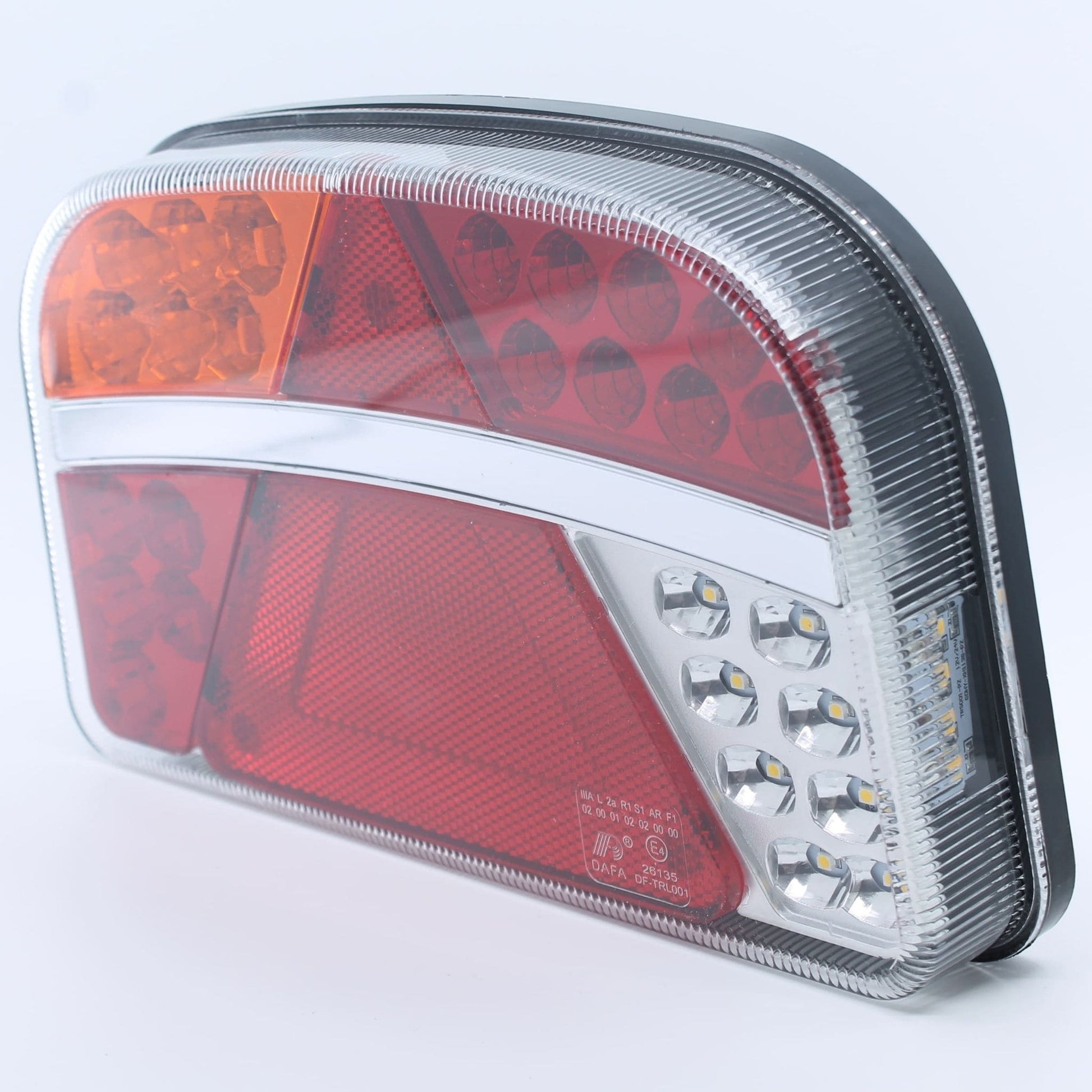 Piloto trasero izquierdo LED con triángulo para remolque. 6 funciones, 12-24 V, IP64 y homologación E4.