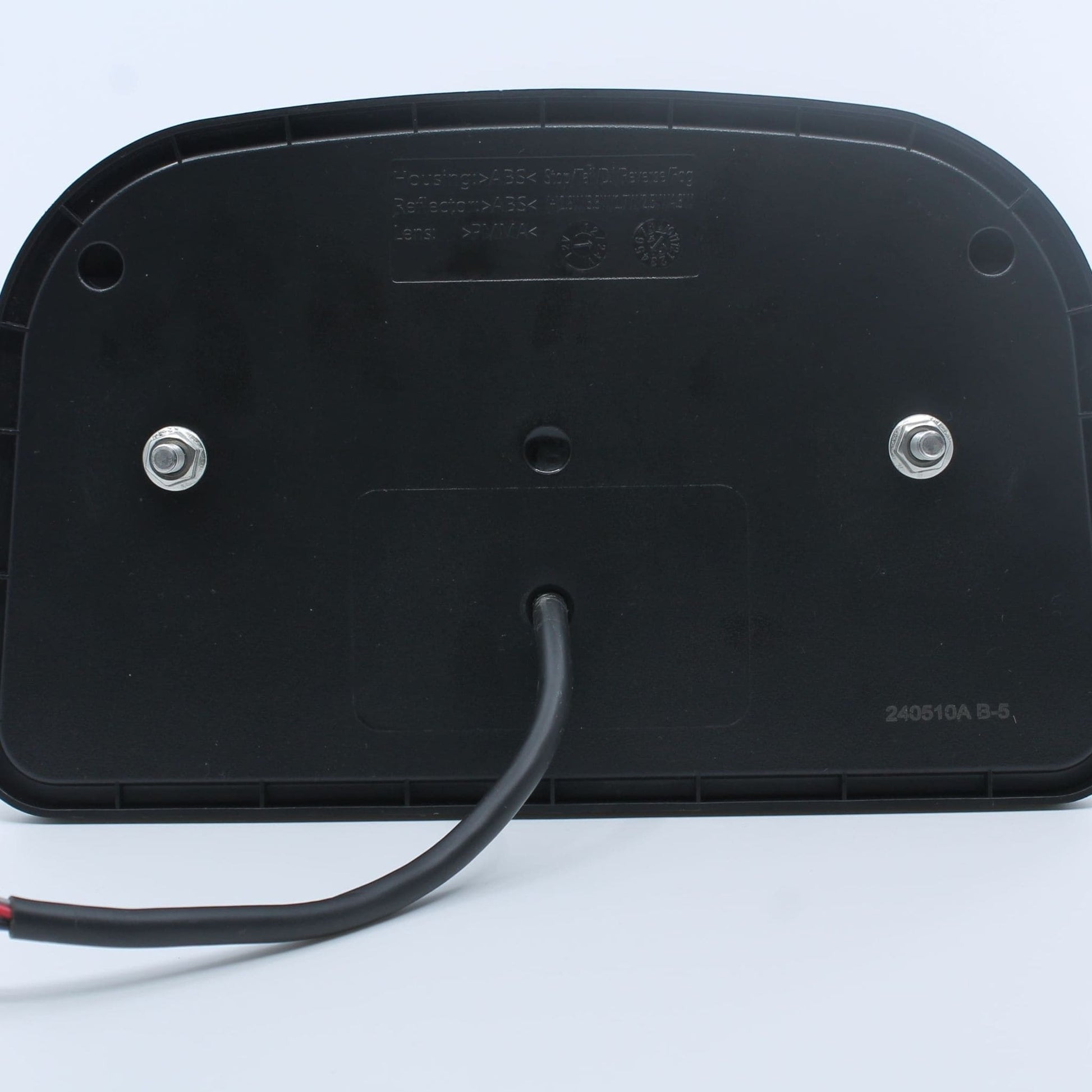 Piloto trasero izquierdo LED con triángulo para remolque. 6 funciones, 12-24 V, IP64 y homologación E4.