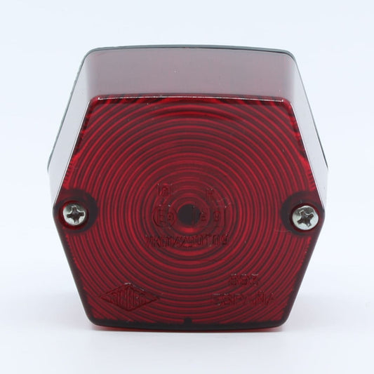 Piloto de posición trasera Rinder con diseño hexagonal y tecnología de bombilla, color rojo, 12 V, homologada E9. No incluye bombilla, ni cable.