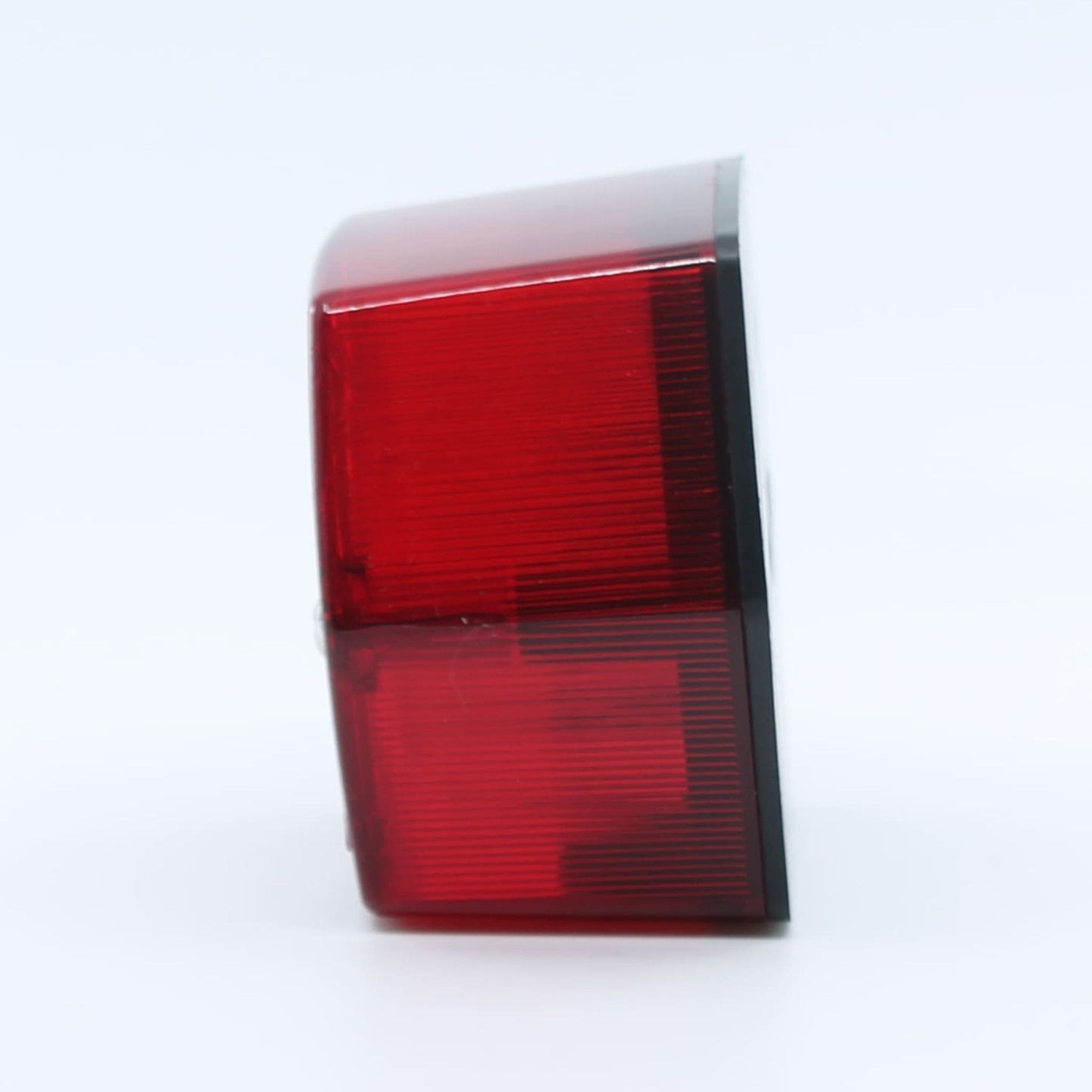 Piloto de posición trasera Rinder con diseño hexagonal y tecnología de bombilla, color rojo, 12 V, homologada E9. No incluye bombilla, ni cable.