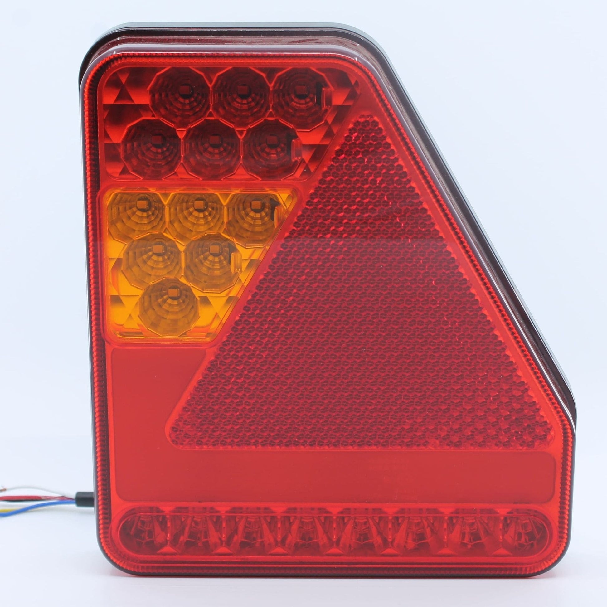 Piloto trasero derecho LED de 6 funciones, 12-24 V. Protección IP64 y homologación E4 para remolque.