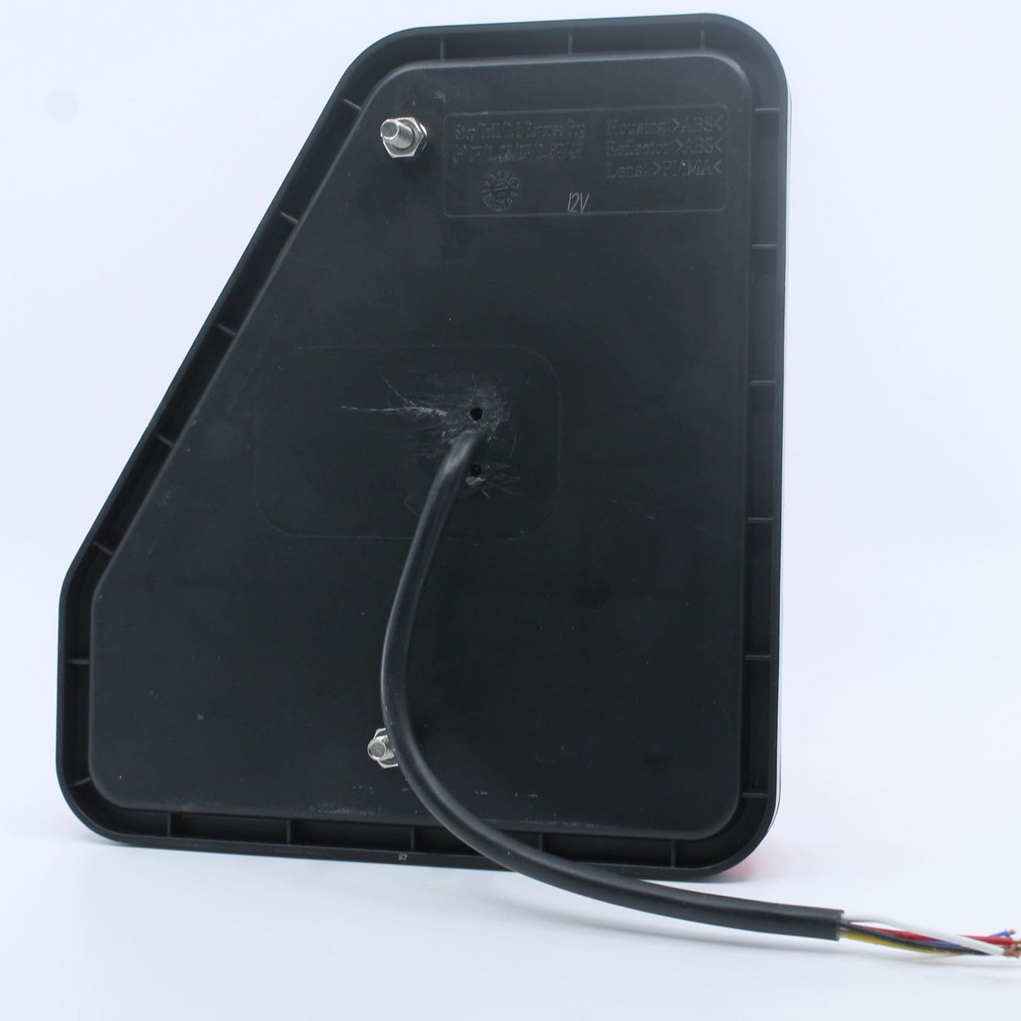 Piloto trasero derecho LED de 6 funciones, 12-24 V. Protección IP64 y homologación E4 para remolque.