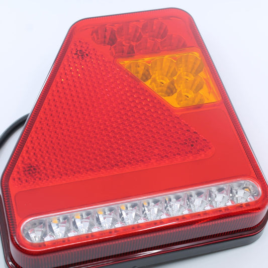 Piloto trasero izquierdo LED de 6 funciones para remolque, 12-24 V. Protección IP64 y homologación E4.
