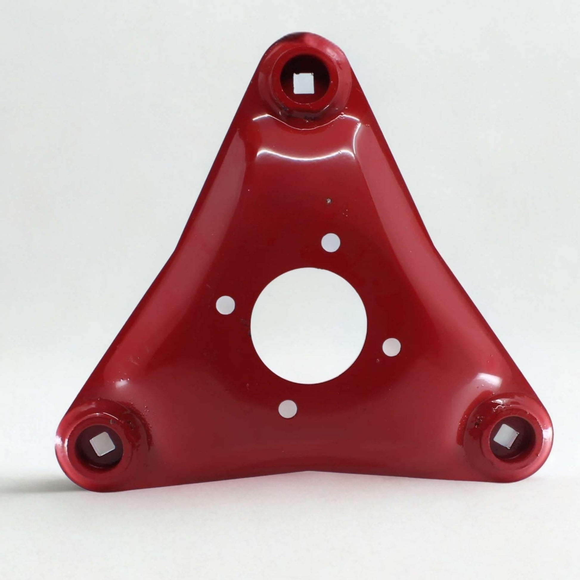 Plato portacuchillas triangular adaptable para segadoras Vicon CM 216 y CM 217. Repuesto compatible con referencia original 99417936.