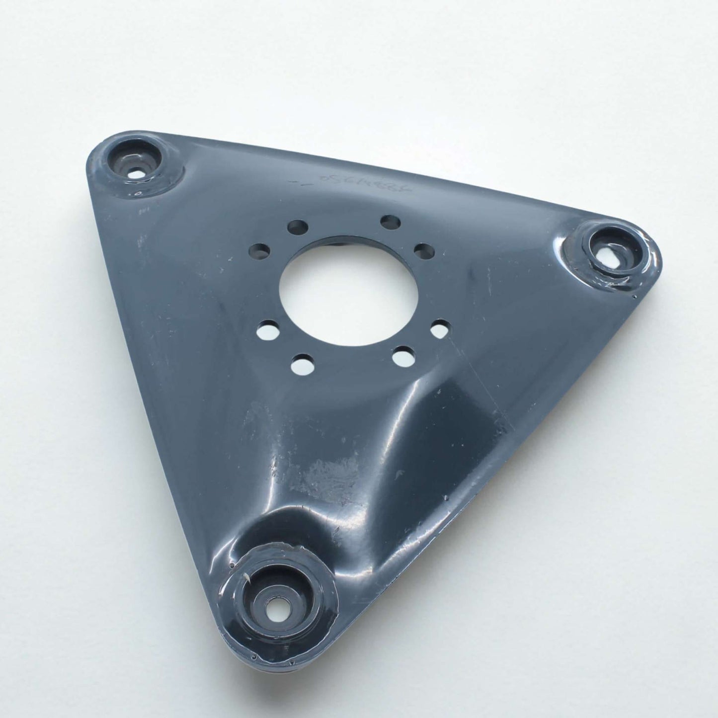 Plato portacuchillas triangular adaptable para segadoras Vicon CM165 y CM167. Repuesto compatible con referencia original VNB1019894.
