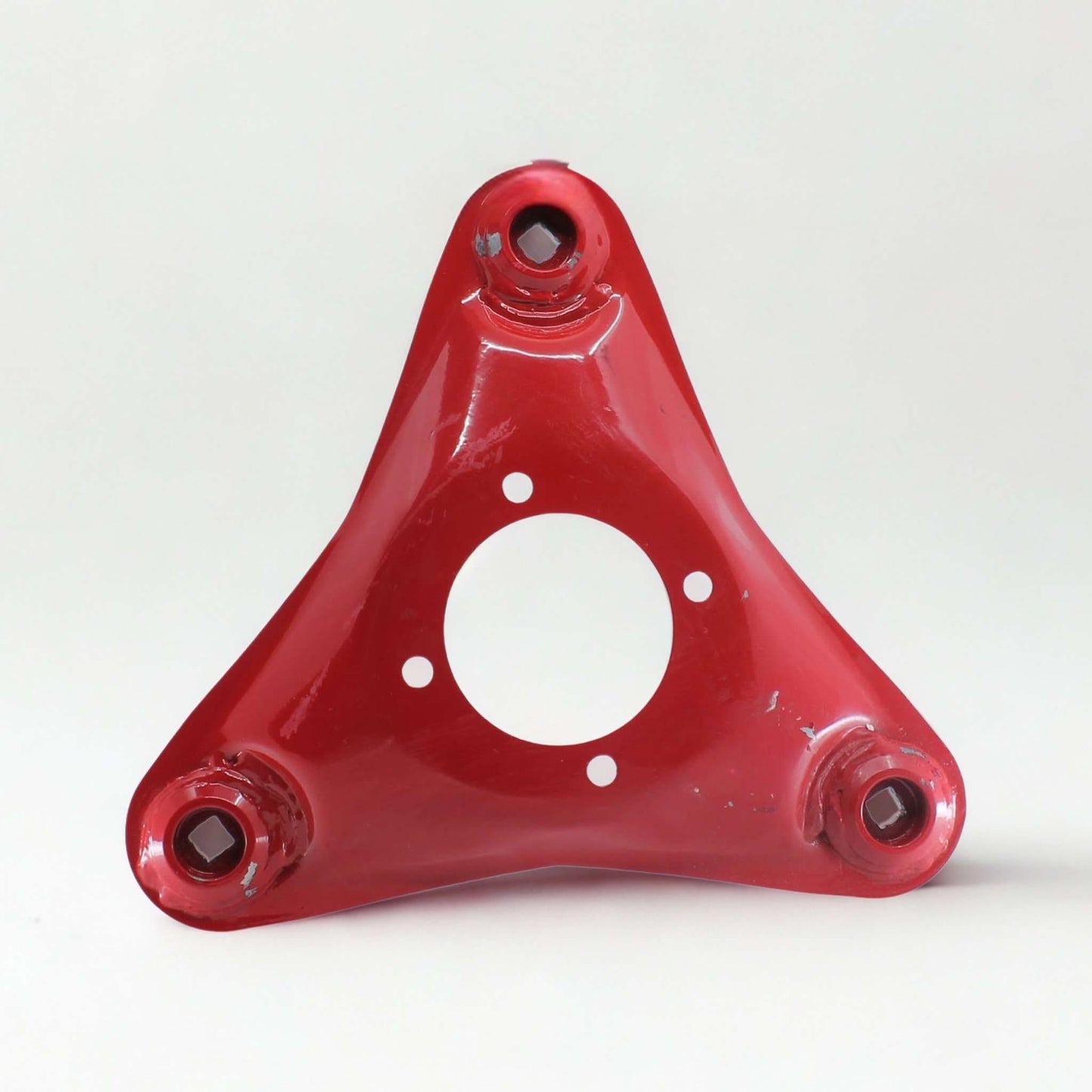 Plato portacuchillas triangular adaptable para segadoras Vicon EXTRA. Repuesto con agujero central de 86mm compatible con referencia KT5513600094.