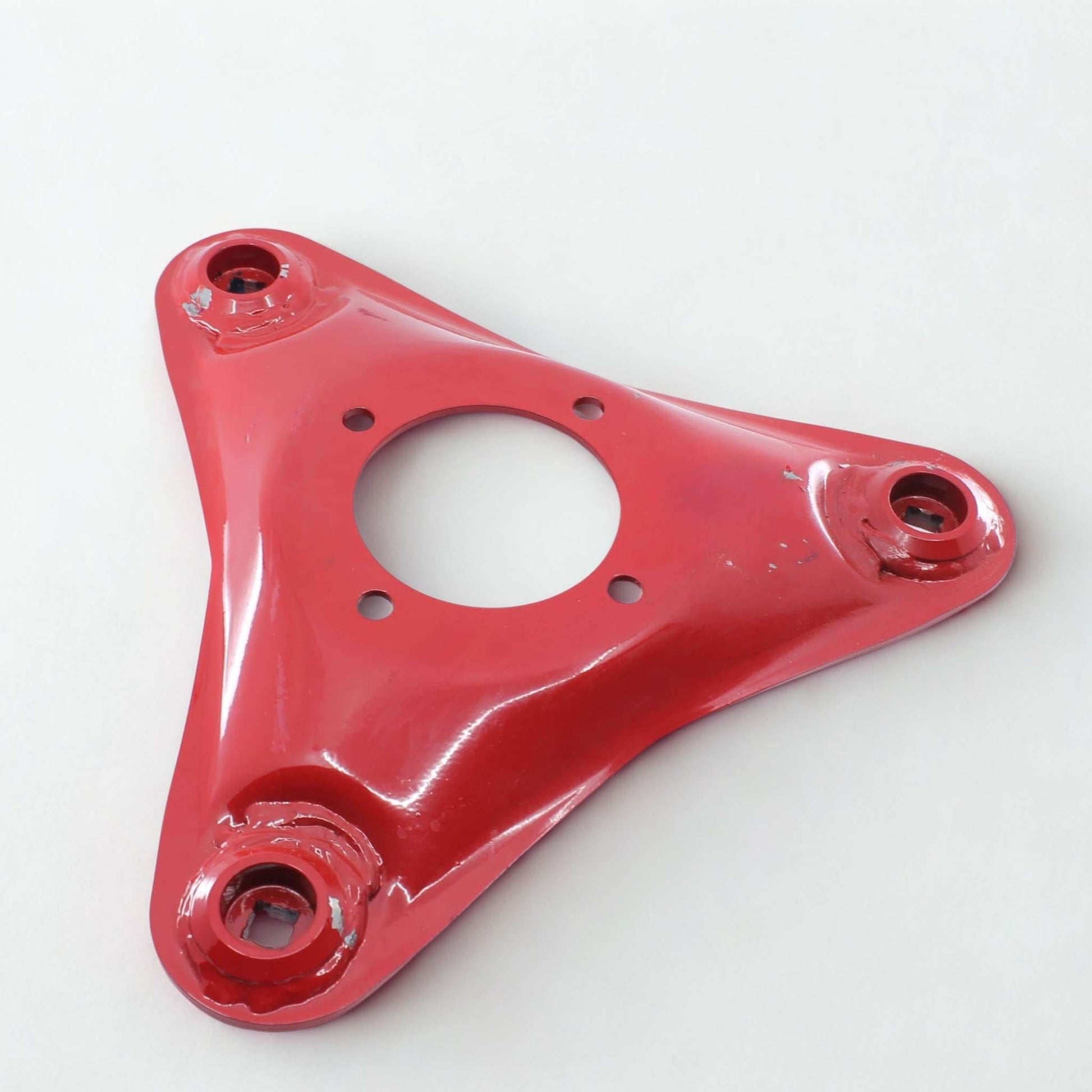 Plato portacuchillas triangular adaptable para segadoras Vicon EXTRA. Repuesto con agujero central de 86mm compatible con referencia KT5513600094.