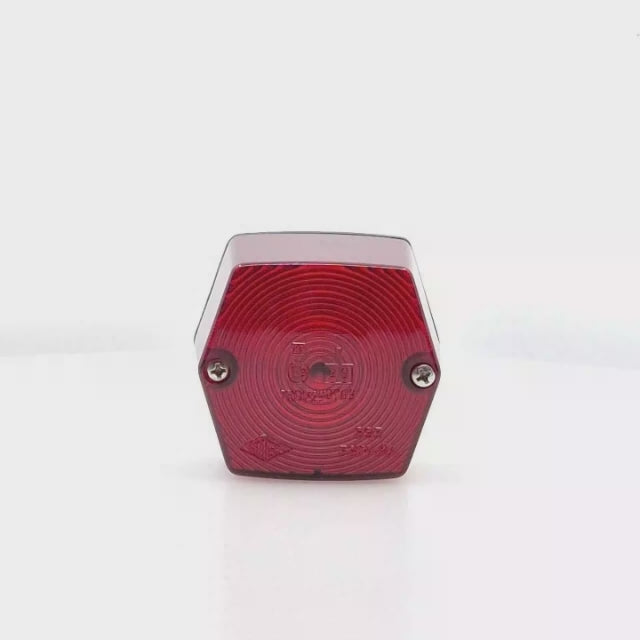 Piloto de posición trasera Rinder con diseño hexagonal y tecnología de bombilla, color rojo, 12 V, homologada E9. No incluye bombilla, ni cable.