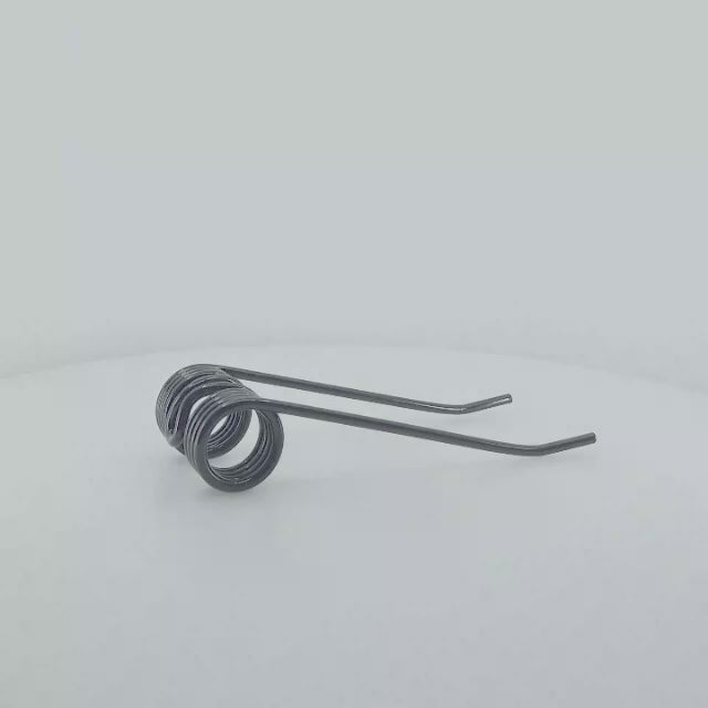 Púa de pick-up elástica adaptable para empacadoras Claas y Welger con orificio de fijación de 8 mm. Fabricada por La Spirale en Italia, referencias originales 8072971 y 814654.0.