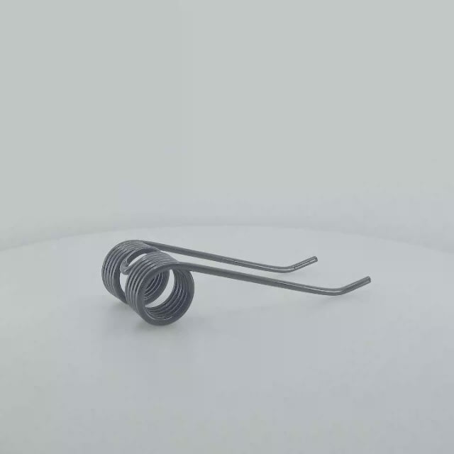 Púa de pick-up elástica adaptable para rotoempacadora New Holland. Fabricada por La Spirale en Italia, recambio compatible de alta resistencia, referencias originales 131673 y 916061.