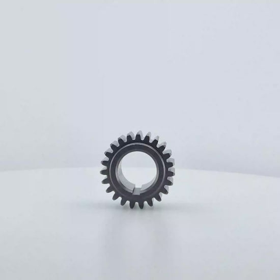 Piñón de 23 dientes (Z23) con chavetero estrecho para depresores Battioni Pagani series MEC 6500, 8000, 9000, 11000 y 13500. Fabricación original Bondioli &amp; Pavesi para alta resistencia.