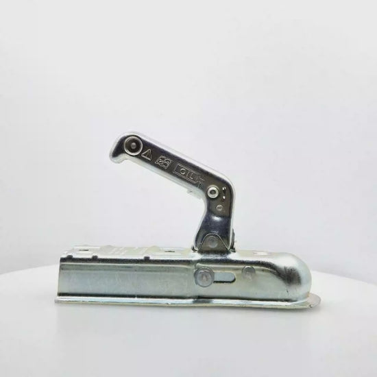 Enganche cuadrado para remolque, con un diámetro de 60 mm y una capacidad de carga de 800 kg.