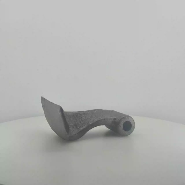 Martillo de acero forjado para desbrozadora o trituradora con base de corte de 160 mm, cabeza de acoplamiento de 70 mm y taladro de paso de 20,5 mm.