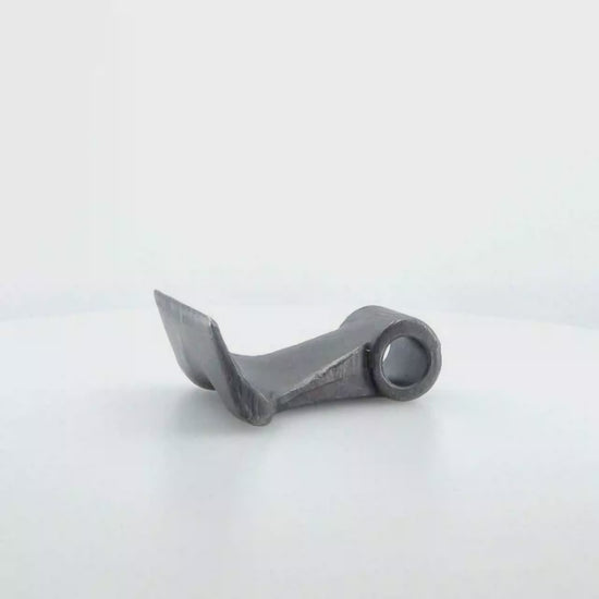 Martillo M37 para desbrozadora con medidas 40x82 mm y agujero de 20,5mm. Compatible con TMC Cancela y Seppi.