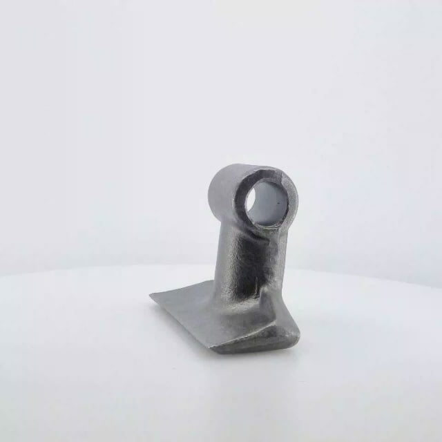 Martillo M74 con medidas 60x151 mm y agujero de 28,5 mm compatible con desbrozadoras Cancela. Recambio forestal de alta resistencia.