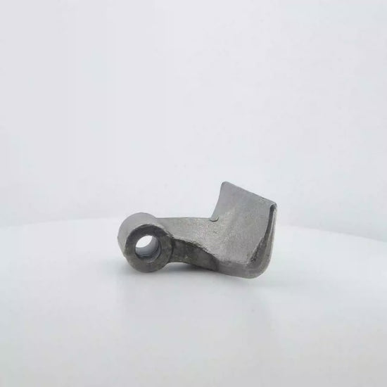 Martillo M1020 para desbrozadora con medidas 60x145 mm y agujero de 20,5mm. Compatible con Agrimaster y otras marcas, modelo universal. Recambio reforzado de alta resistencia.