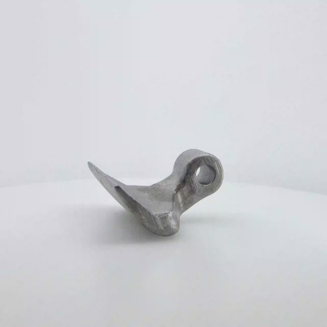 Martillo M50 para desbrozadora con medidas 40x137 mm y agujero de 16,5mm. Compatible con Zeppelin, Berti, Breviglieri / Breviagri, Herder, Müthing, Girax y SaMASZ. Recambio reforzado de alta resistencia.