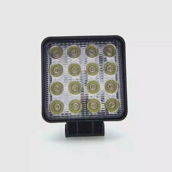 Faro de trabajo LED cuadrado (3.500 lúmenes, 48 W) para 12-24 V, con 16 LEDs, que funciona a 10-30 VDC, con homologación IP67, ideal para tractores y maquinaria agrícola.
