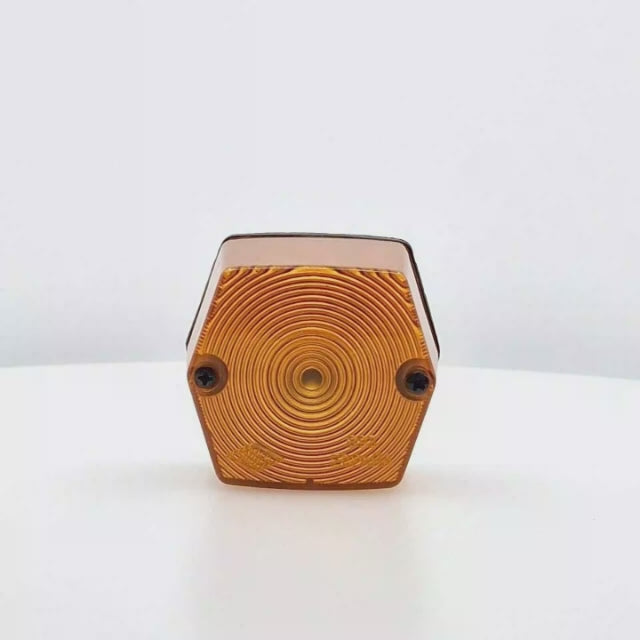 Piloto de posición lateral Rinder con diseño hexagonal y tecnología de bombilla, color ámbar, 12 V, homologada E9. No incluye bombilla, ni cable.
