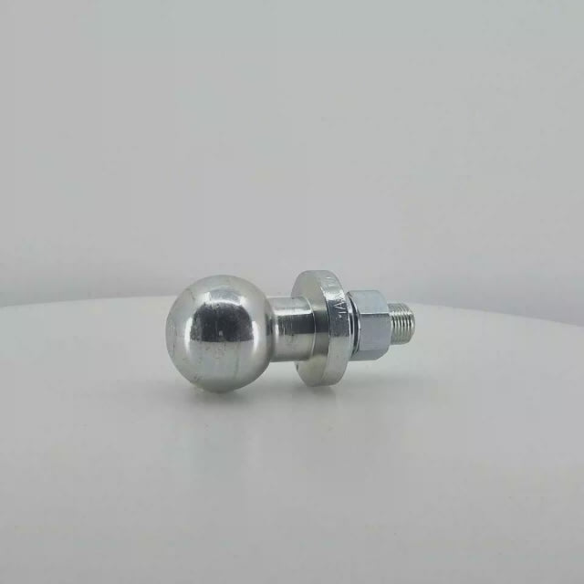 Bola de enganche corta con rosca y tuerca para remolque ligero, quad, cortacéspedes, minitractores y aperos de pequeña escala. Capacidad 500 kg y diámetro 50 mm.