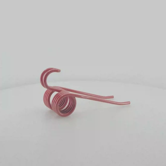 Púa de pick-up estrecha adaptable para rotoempacadora Wolvo y Morra. Fabricada por La Spirale en Italia, recambio compatible de alta resistencia.