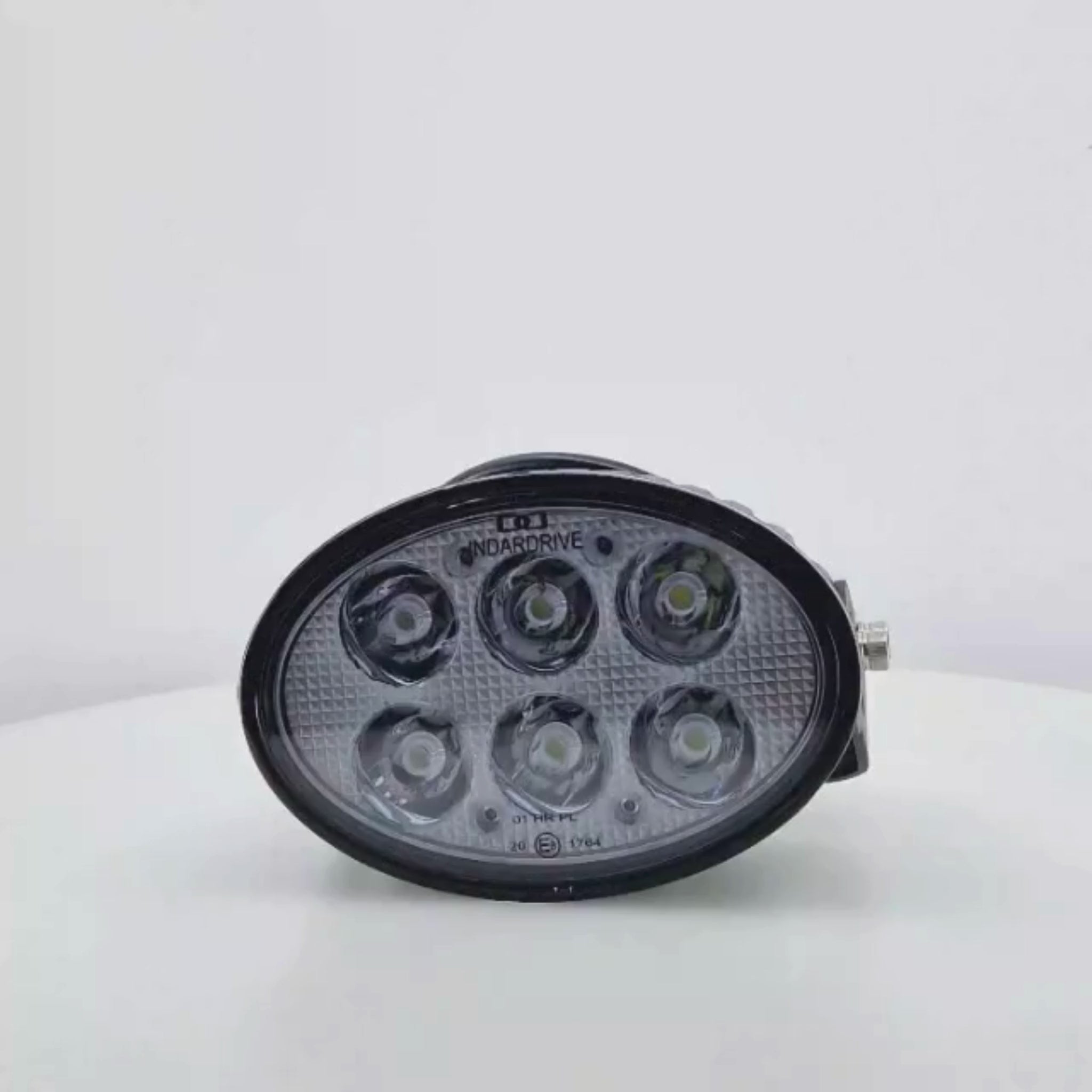 Faro de trabajo LED ovalado de largo alcance (6.600 lúmenes, 60 W) para 12-24 V, con 6 LEDs, que funciona a 12-60 VDC, con homologación IP68, ideal para tractores y maquinaria agrícola.