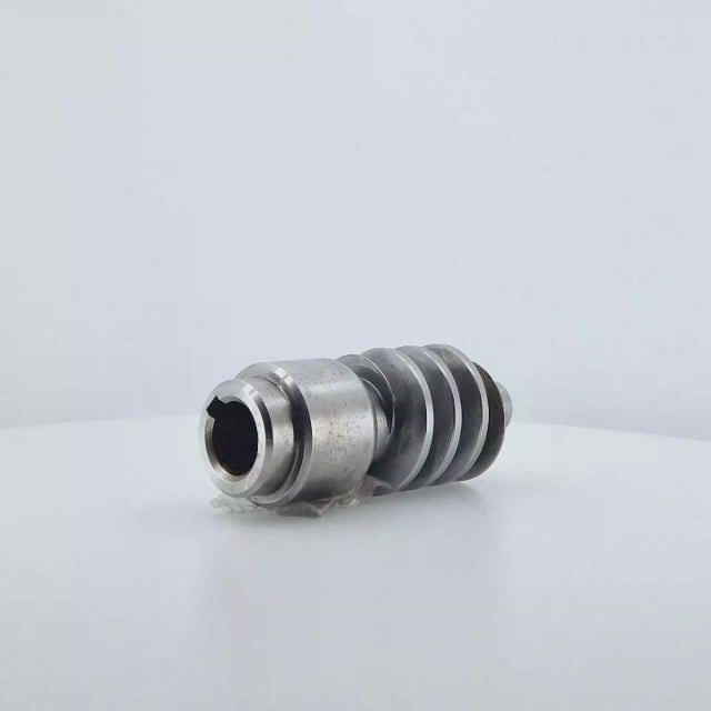 Eje o tornillo sin fin original de Battioni Pagani para el sistema de rotación del cañón de descarga. Repuesto oficial que garantiza un giro preciso y durabilidad ante vibraciones en cisternas.