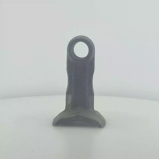 Martillo de acero forjado para desbrozadora con base de corte de 65 mm, cabeza de acoplamiento de 42 mm y taladro de paso de 25,5 mm.
