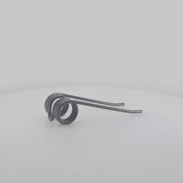 Púa de pick-up elástica adaptable para rotoempacadora Deutz-Fahr. Fabricada por La Spirale en Italia, recambio compatible de alta resistencia, referencia 11417160122.