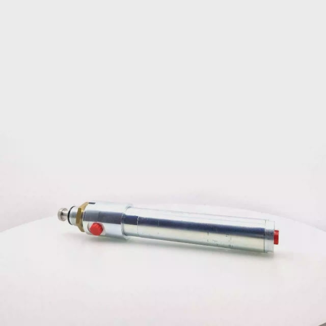 Cilindro hidráulico de doble efecto, marca RIV, para el accionamiento de tajaderas de de 4" (100mm), 5" (125mm) y 6" (150mm) de diámetro en cisternas o cubas de purín.