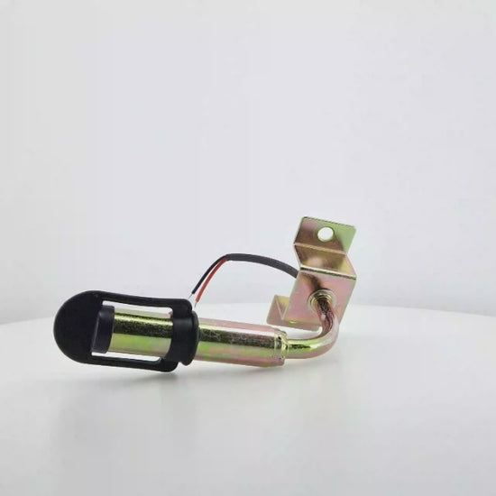 Base o soporte metálico giratorio para la instalación de luz rotativa o baliza de emergencia, con diseño en forma de L, ideal para montaje en tractores y maquinaria agrícola.
