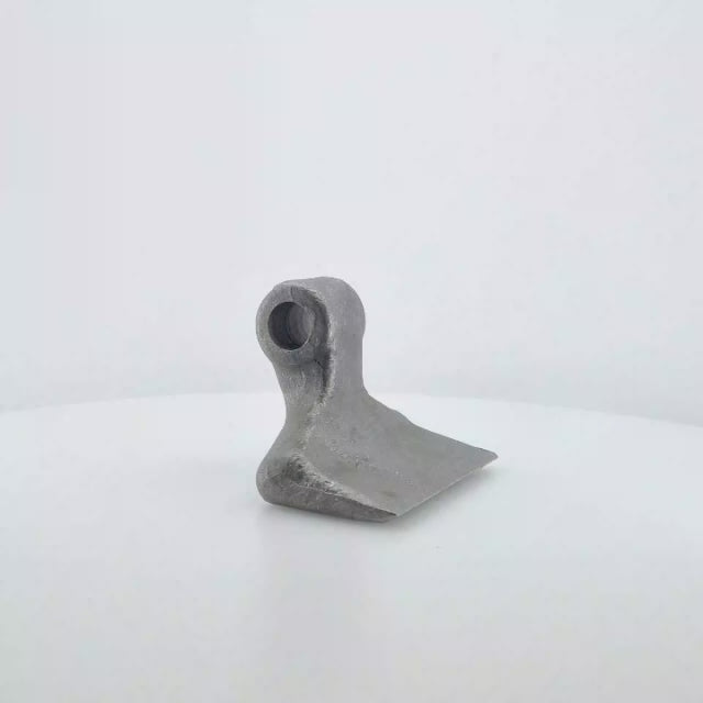 Martillo M40 para desbrozadora con medidas 40x120 mm y agujero de 18,5mm. Compatible con Alpego y OMARV. Recambio reforzado de alta resistencia.