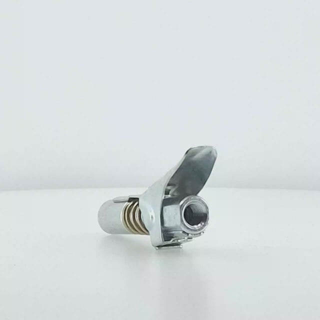 Boquilla de engrase automática autolineable de liberación rápida. Soporta hasta 690 bar (10.000 PSI). Compatible con pistolas manuales, eléctricas y neumáticas.