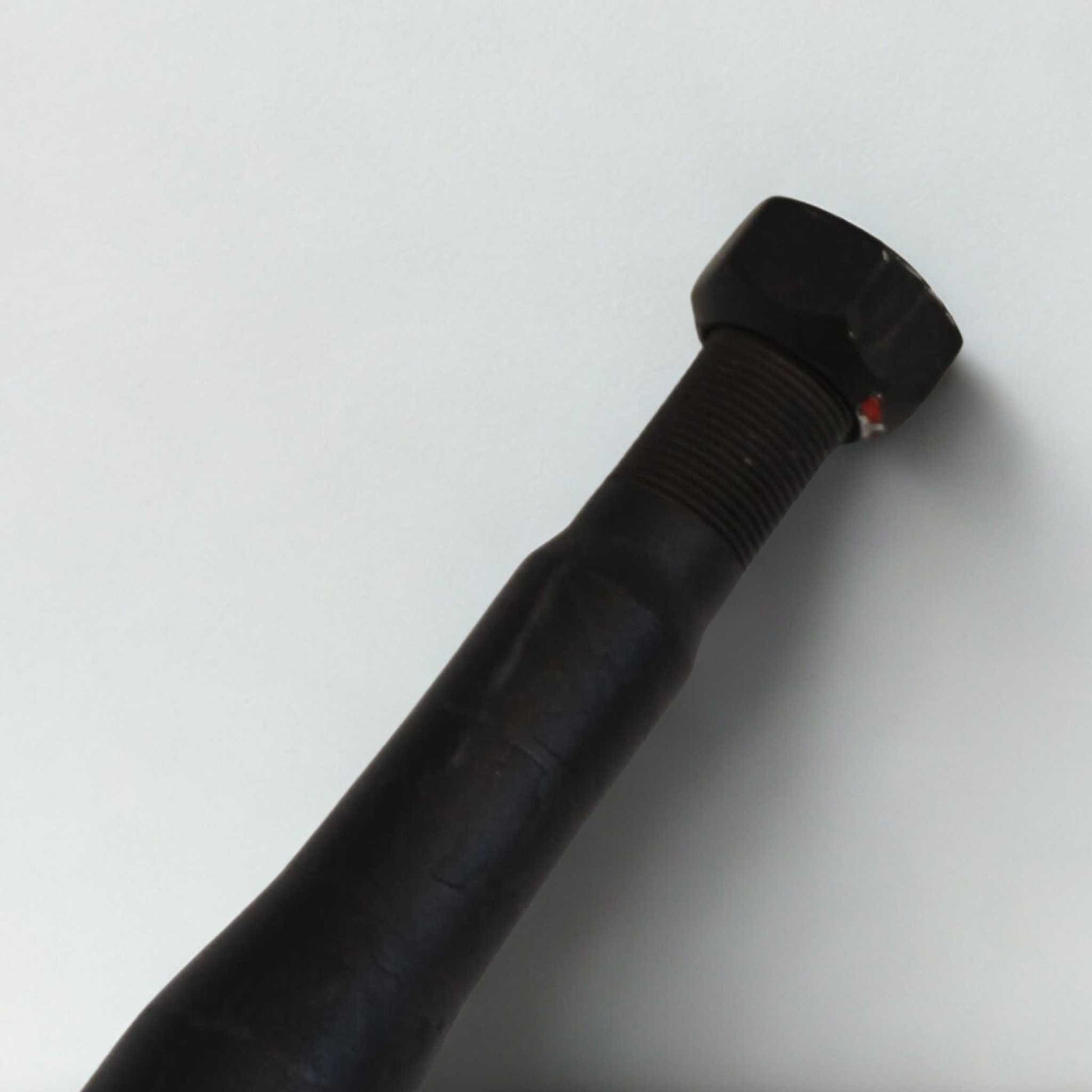 Púa carga pacas curvada (diente o pincho para fardos) de 670 x 35 mm. Acero forjado de alta resistencia.
