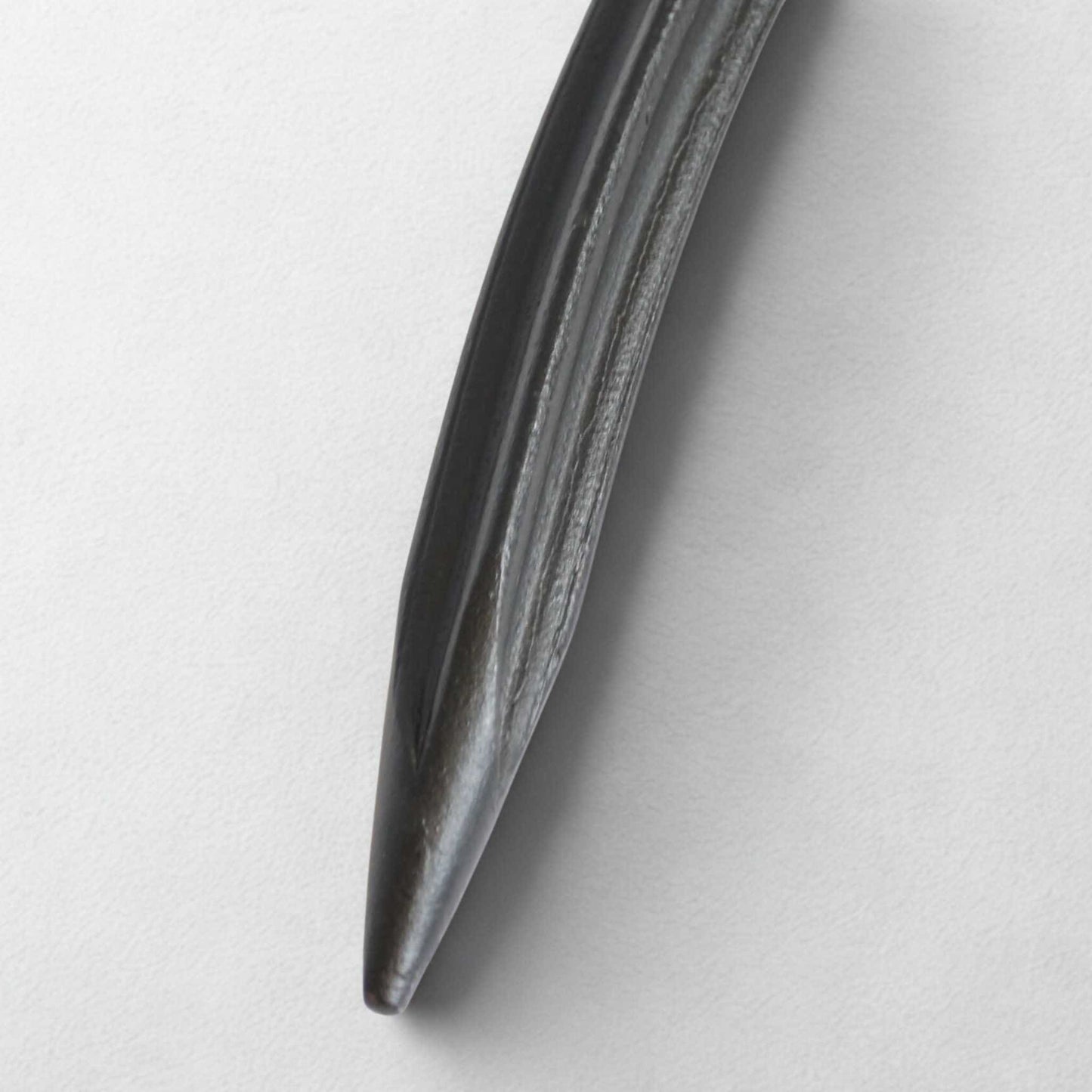 Púa carga pacas curvada (diente o pincho para fardos) de 670 x 35 mm. Acero forjado de alta resistencia.