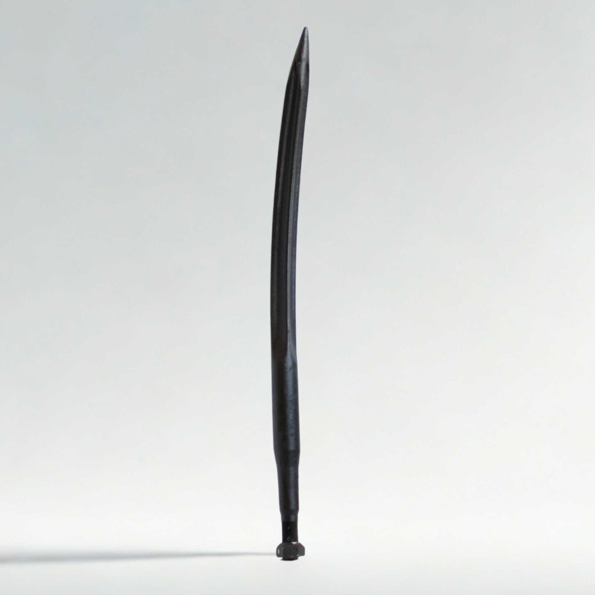 Púa carga pacas curvada (diente o pincho para fardos) de 670 x 35 mm. Acero forjado de alta resistencia.
