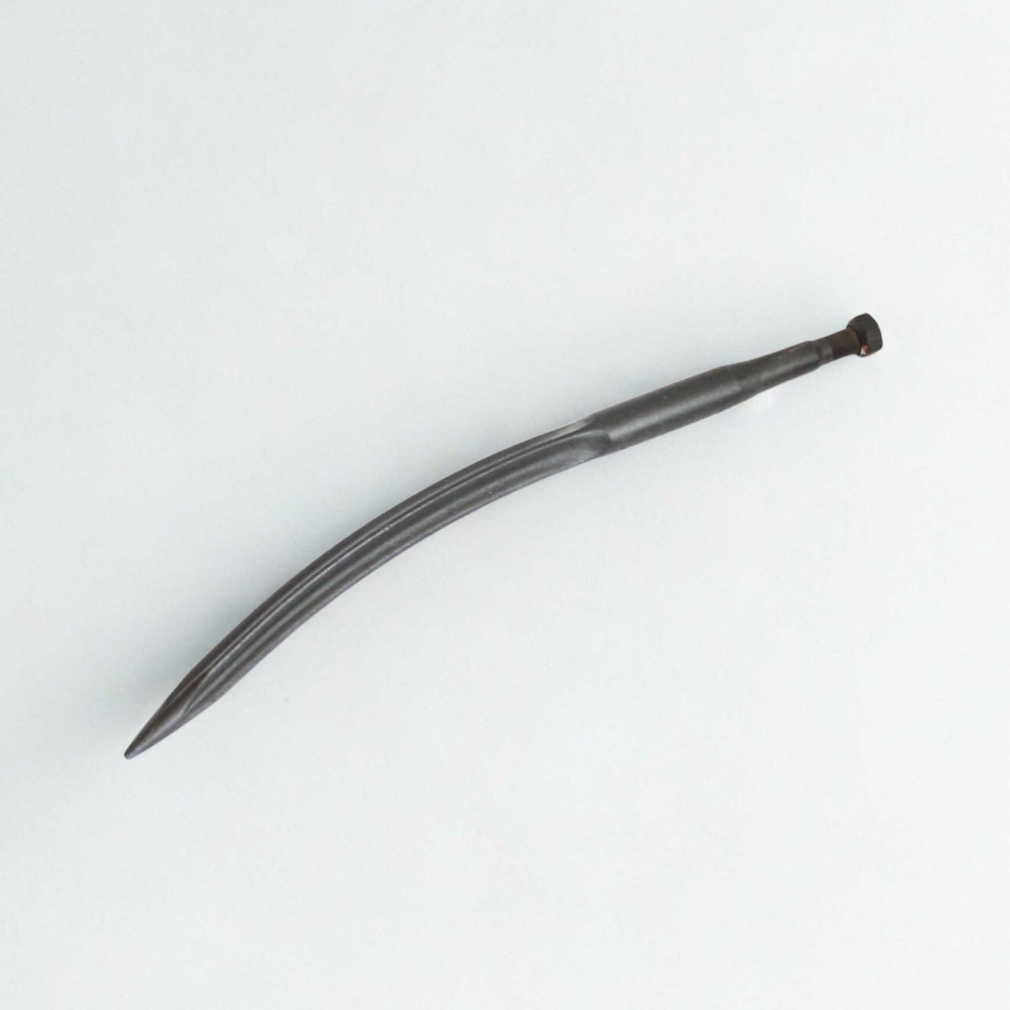 Púa carga pacas curvada (diente o pincho para fardos) de 670 x 35 mm. Acero forjado de alta resistencia.