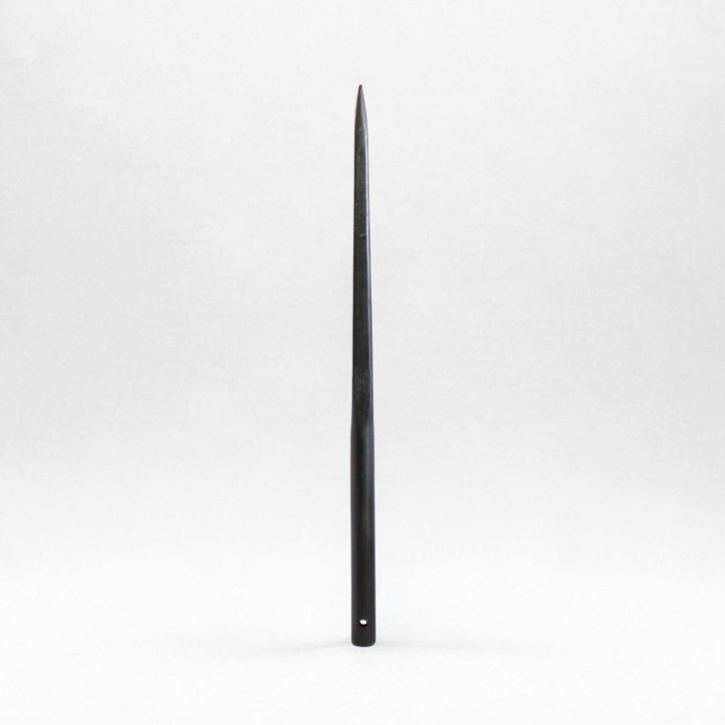 Púa carga pacas reforzada (diente o pincho para fardos). Longitud 1100 mm y diámetro 45 mm. Acero forjado.