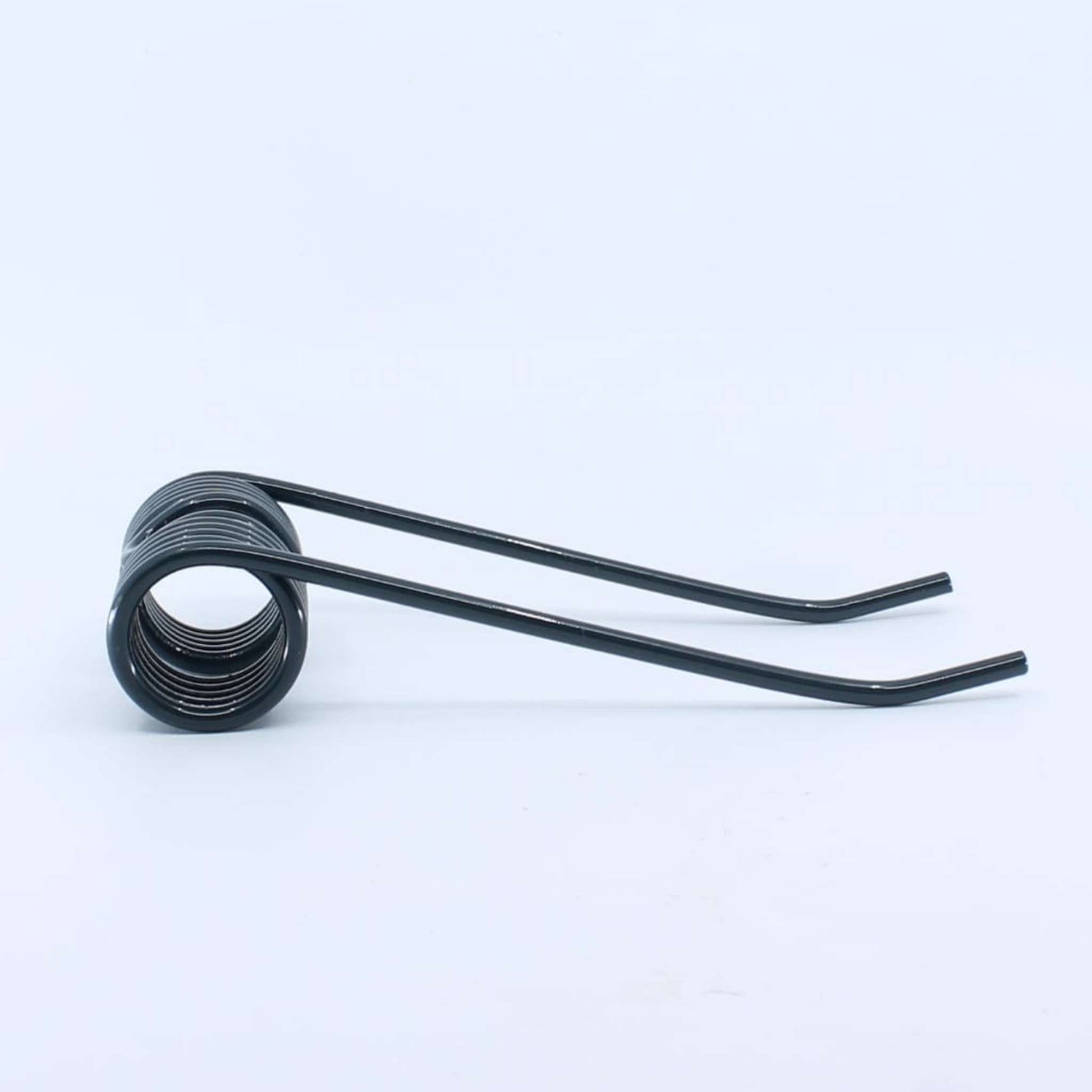 Púa de pick-up elástica adaptable para rotoempacadora New Holland. Fabricada por La Spirale en Italia, recambio compatible de alta resistencia, referencias originales 131673 y 916061.