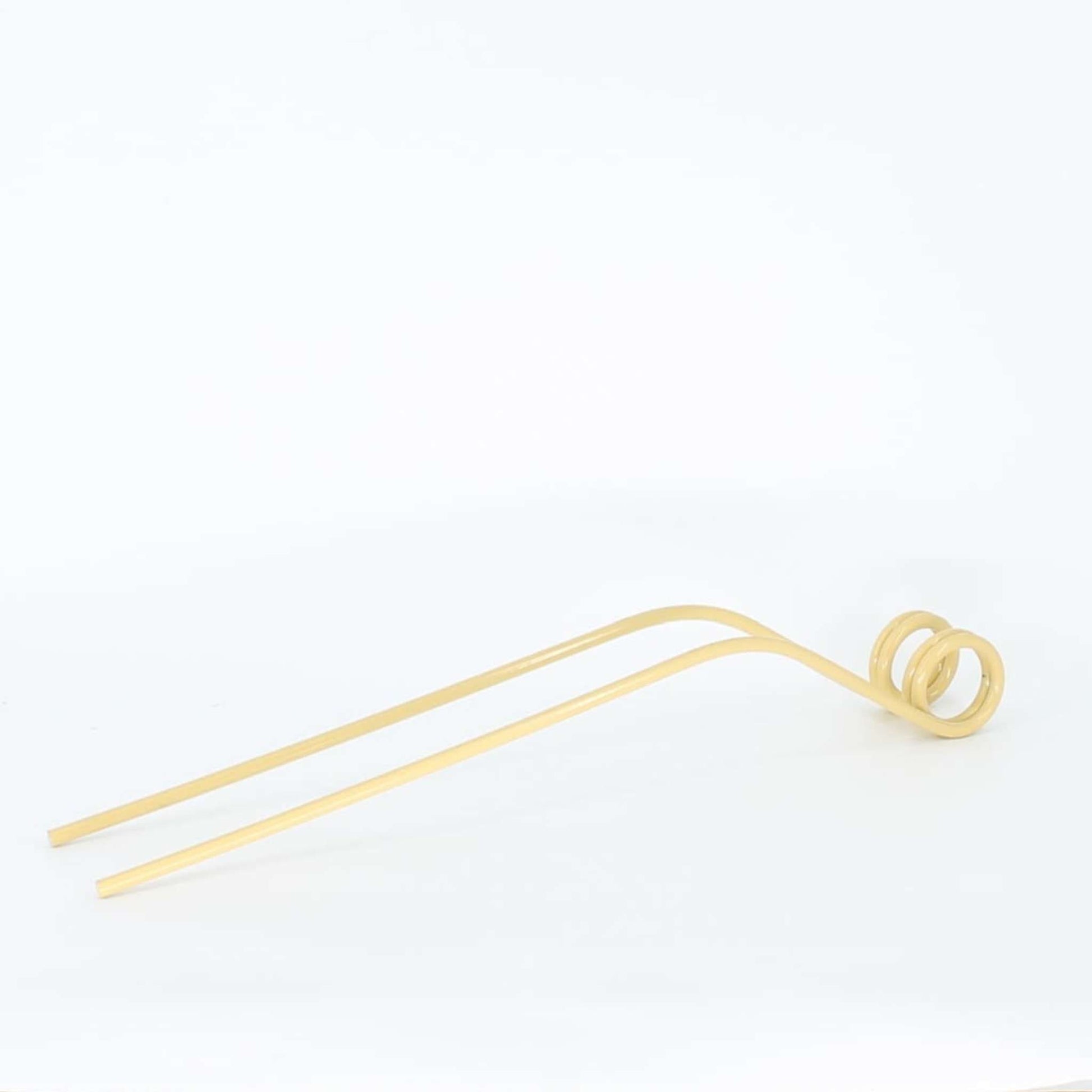 Púa y diente de rastrillo hilerador adaptable a Krone Swadro. Fabricada por La Spirale con hilo de 10mm y longitud de 640mm. Referencias 2684050 y 2680850.