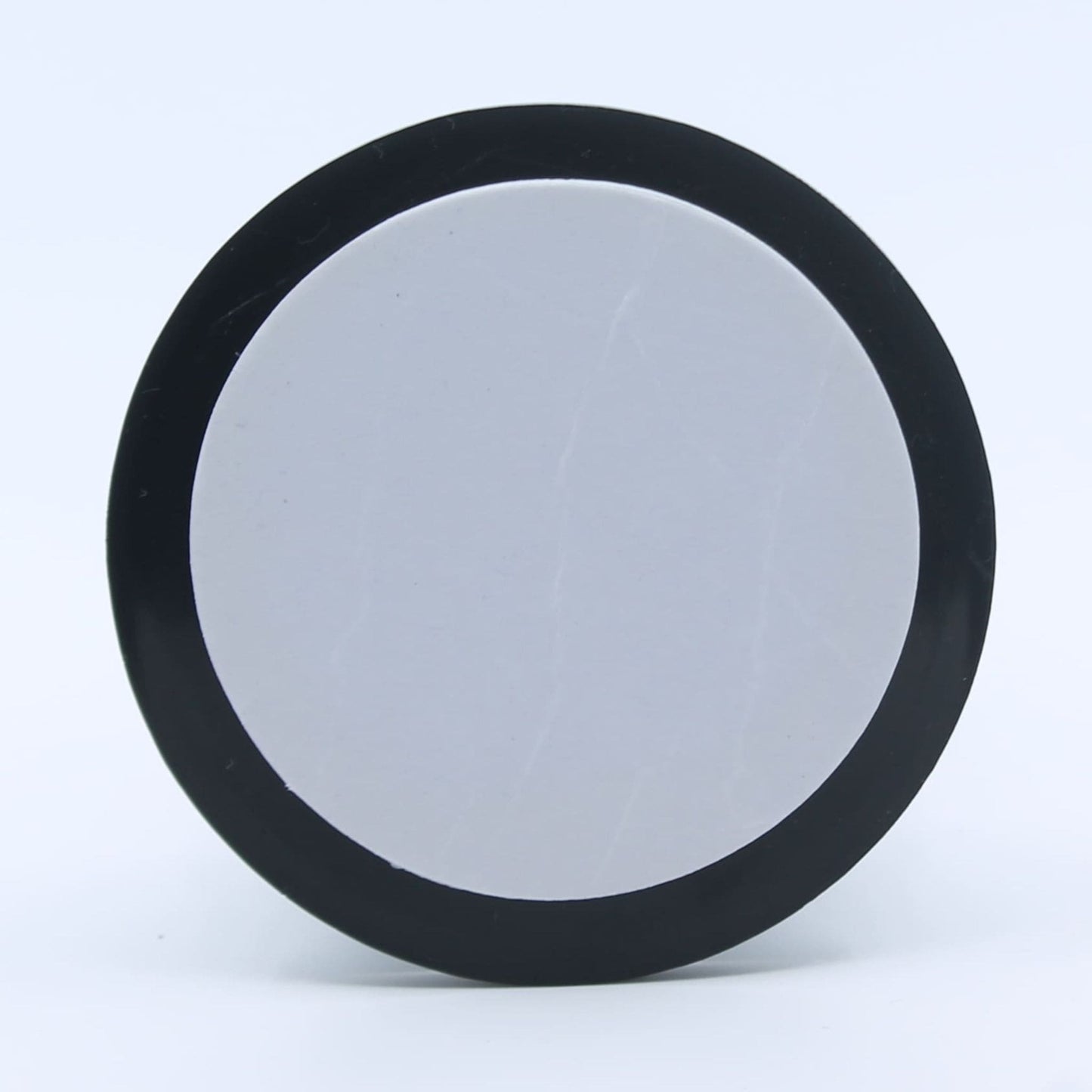 Reflector de seguridad de forma redonda y color ámbar (naranja), para montaje lateral con fijación adhesiva, utilizado en remolques y maquinaria agrícola.