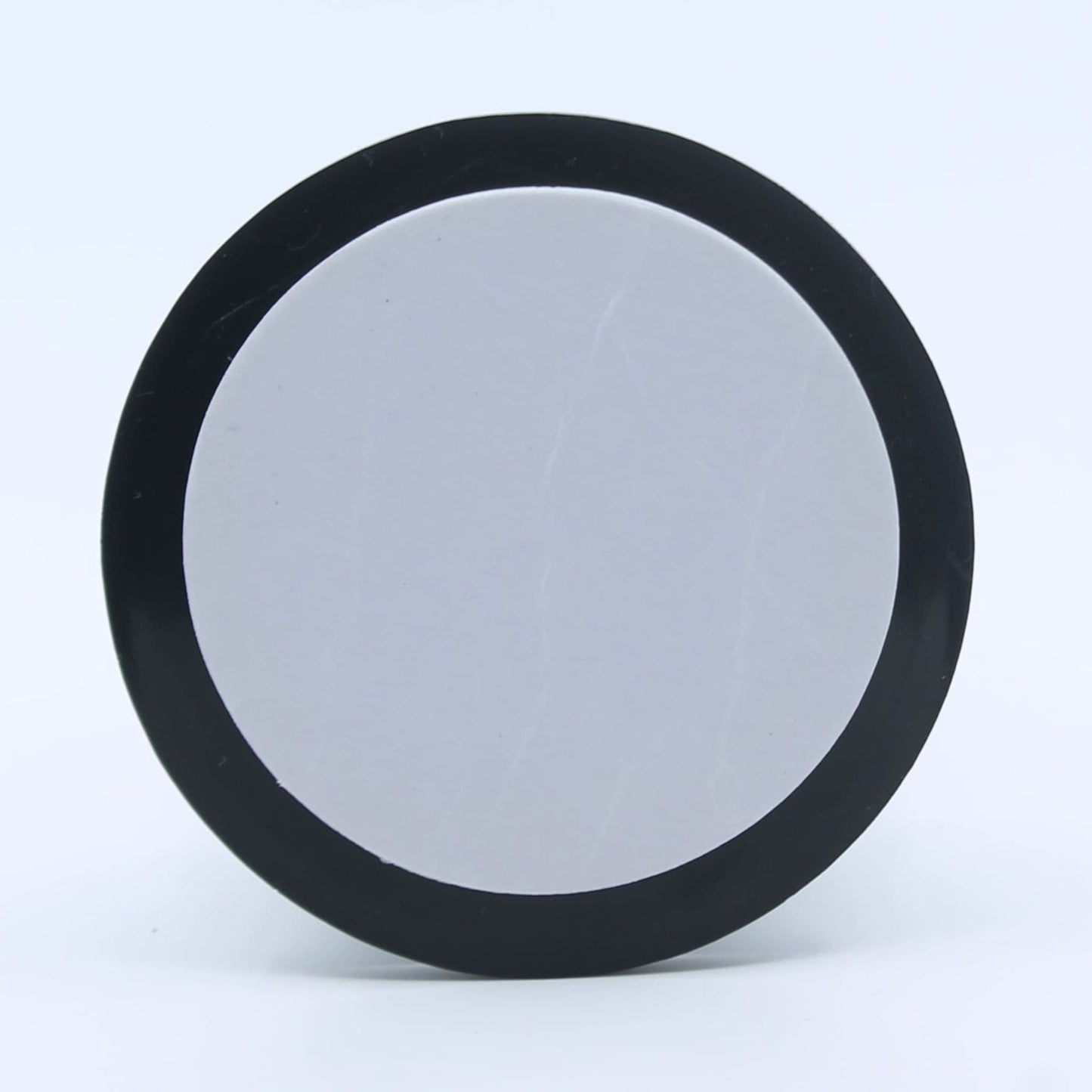 Reflector de seguridad de forma redonda y color rojo, para montaje trasero con fijación adhesiva, utilizado en remolques y maquinaria agrícola.