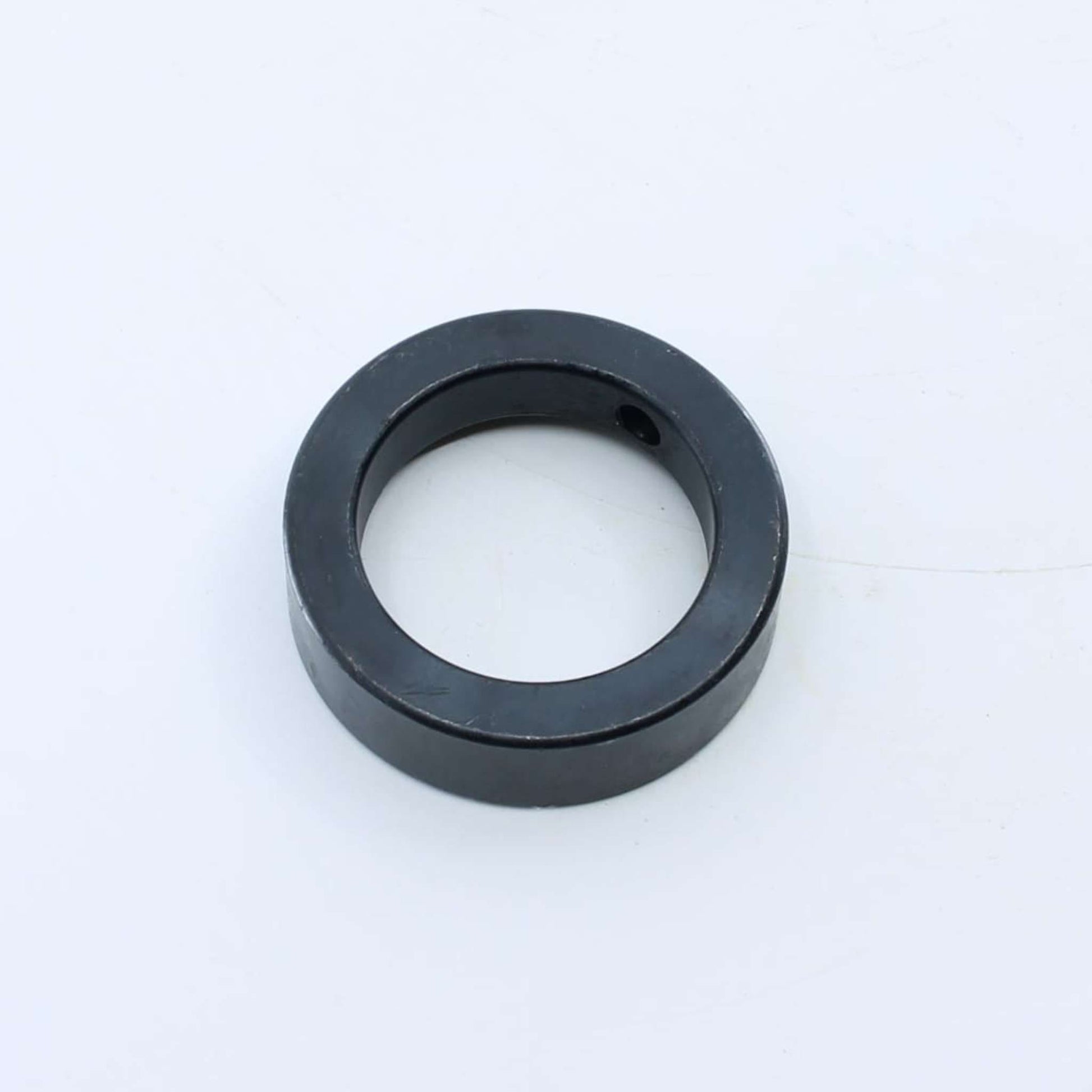 Conjunto de rodamiento agrícola de dos piezas para John Deere. Diámetro interior 44,45 mm, exterior 85 mm e incluye anillo de bloqueo.
