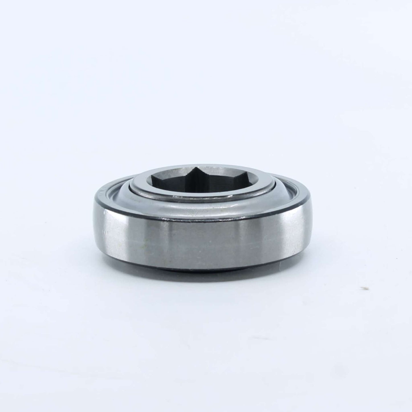 Rodamiento agrícola con pista exterior esférica (curva) e interior hexagonal de 31,77 mm y exterior de 72 mm para eje de rotoempacadora. Ancho interior de 17 mm y exterior de 25 mm.